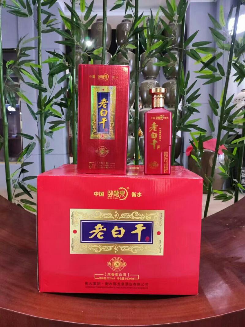 衡水老白干，酒液清亮香气芬芳，酒质醇厚，入口甘润。