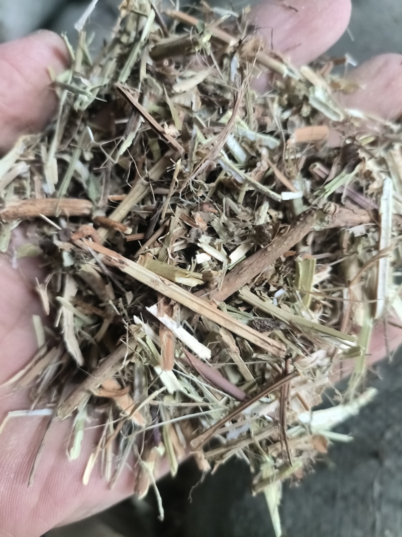 常年大量出售花生秧，羊草，压块麦草，花生秧草粉...……