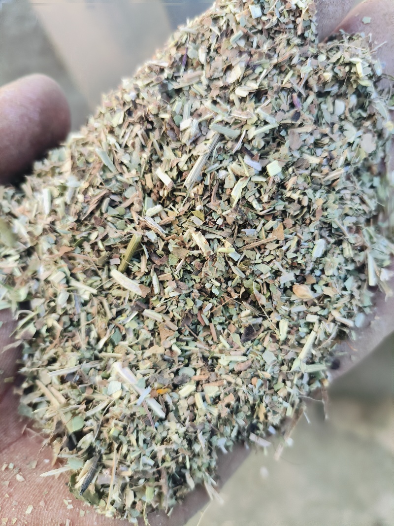 常年大量出售花生秧，羊草，压块麦草，花生秧草粉...……
