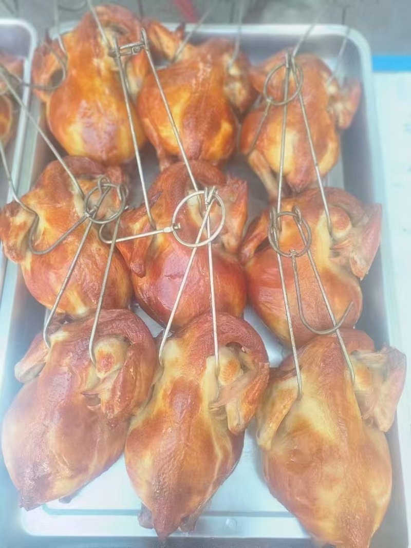 熟食鸡烤鸡自家产品干净卫生舌尖上的美食欢迎前来联系