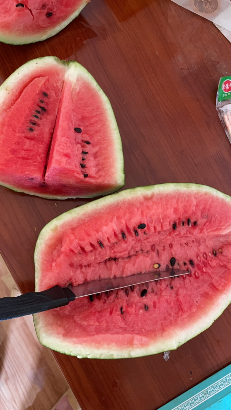广西黑美人西瓜产地一手货，皮毛亮耐运输，电话联系