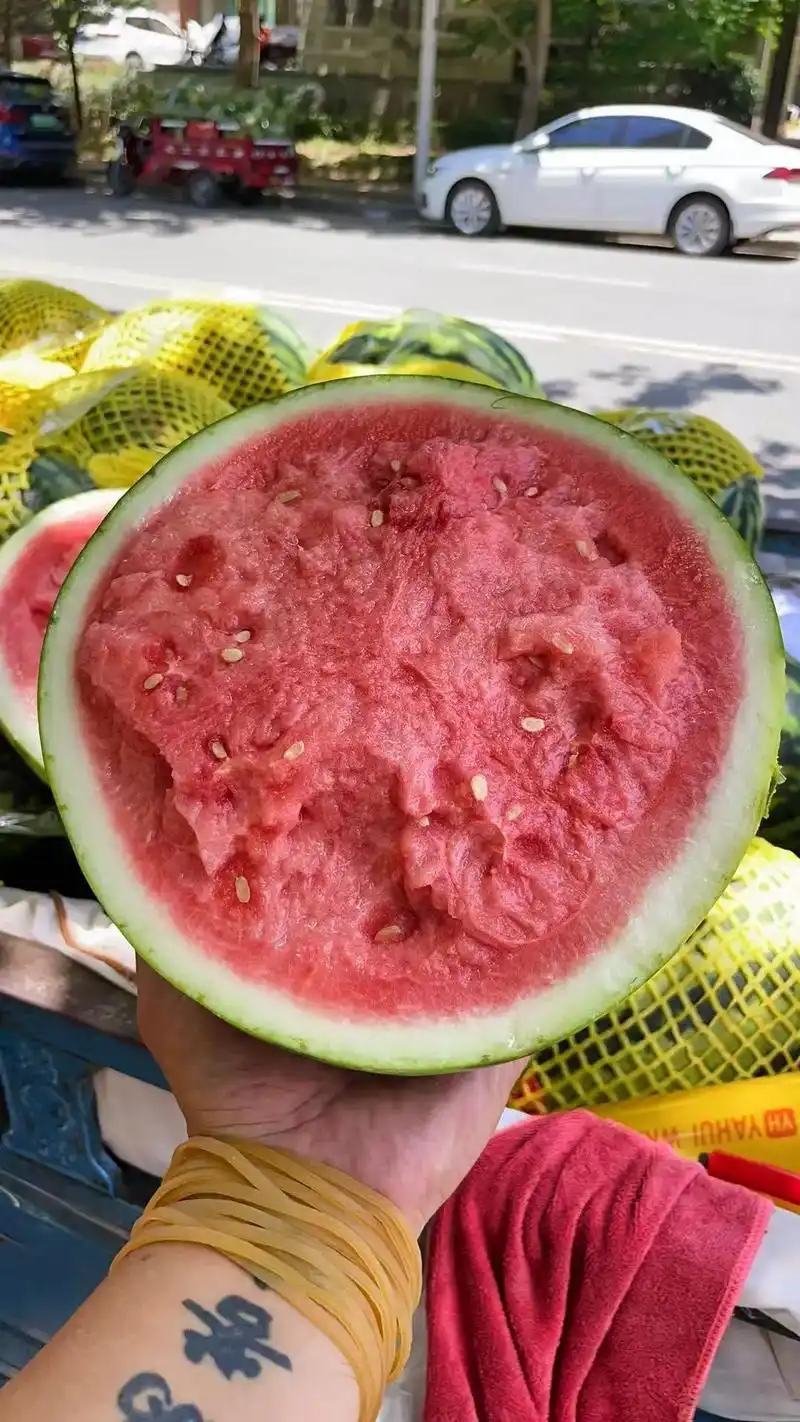 云南无籽麒麟西瓜货源充足对接市场商超欢迎视频看货