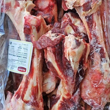 带肉牛腿骨