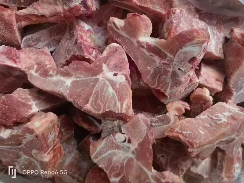 多肉龙骨块，颜色新鲜，价格超低，带肉率非常好，酒店喜宴