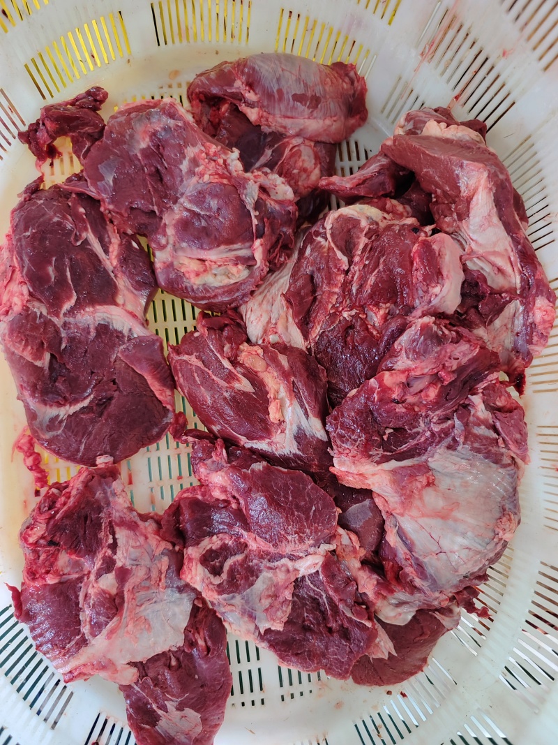【牛小脸肉】冻牛头缓化剔下来的二次加工产品，一块半斤左右