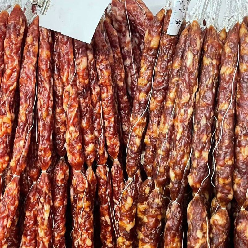正宗腊肉腊肠，口味醇香，专业制作熏烤，手工制作源头发货