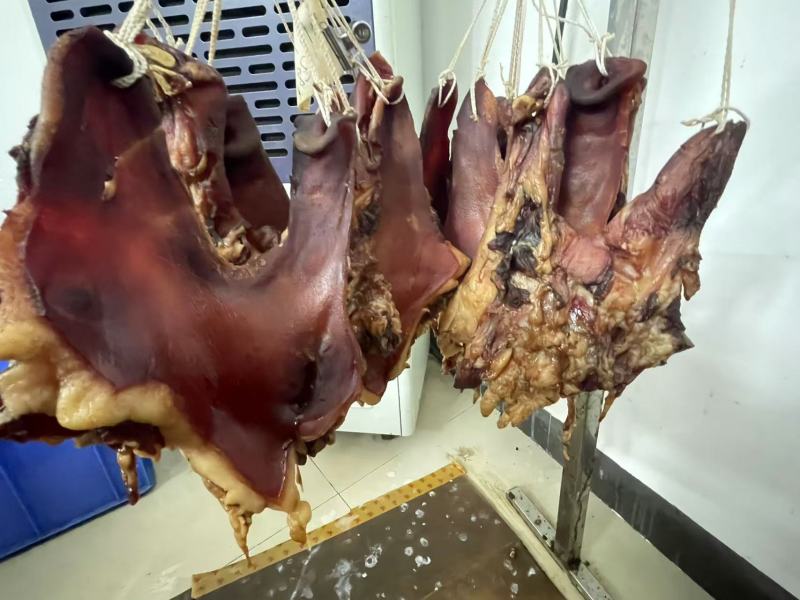 正宗腊肉腊肠，口味醇香，专业制作熏烤，手工制作源头发货