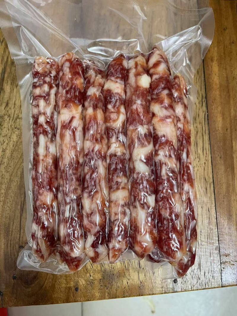 正宗腊肉腊肠，口味醇香，专业制作熏烤，手工制作源头发货