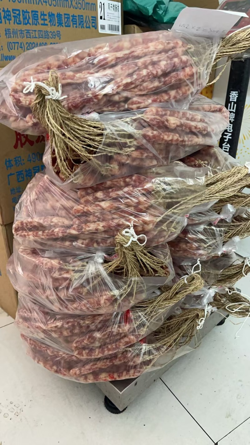 正宗腊肉腊肠，口味醇香，专业制作熏烤，手工制作源头发货