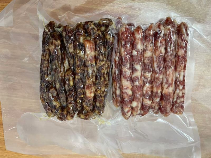 正宗腊肉腊肠，口味醇香，专业制作熏烤，手工制作源头发货