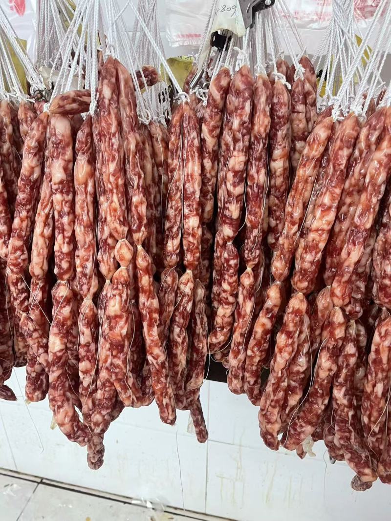 正宗腊肉腊肠，口味醇香，专业制作熏烤，手工制作源头发货