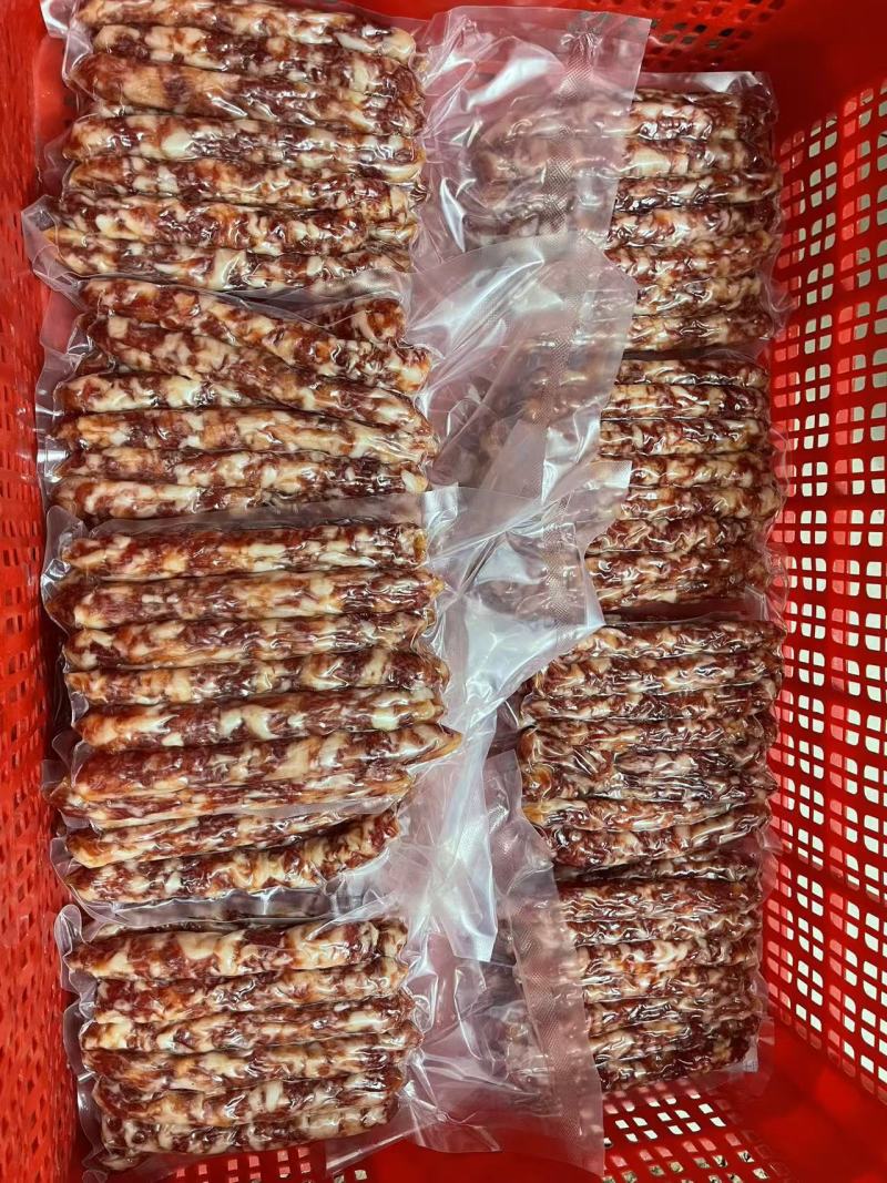 正宗腊肉腊肠，口味醇香，专业制作熏烤，手工制作源头发货