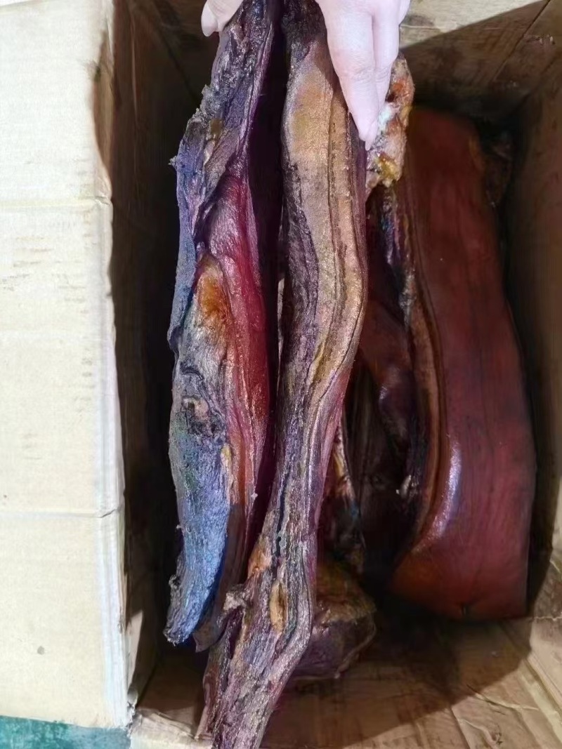 三线肉三线腊肉烟熏腊肉地摊腊肉地摊展销会**