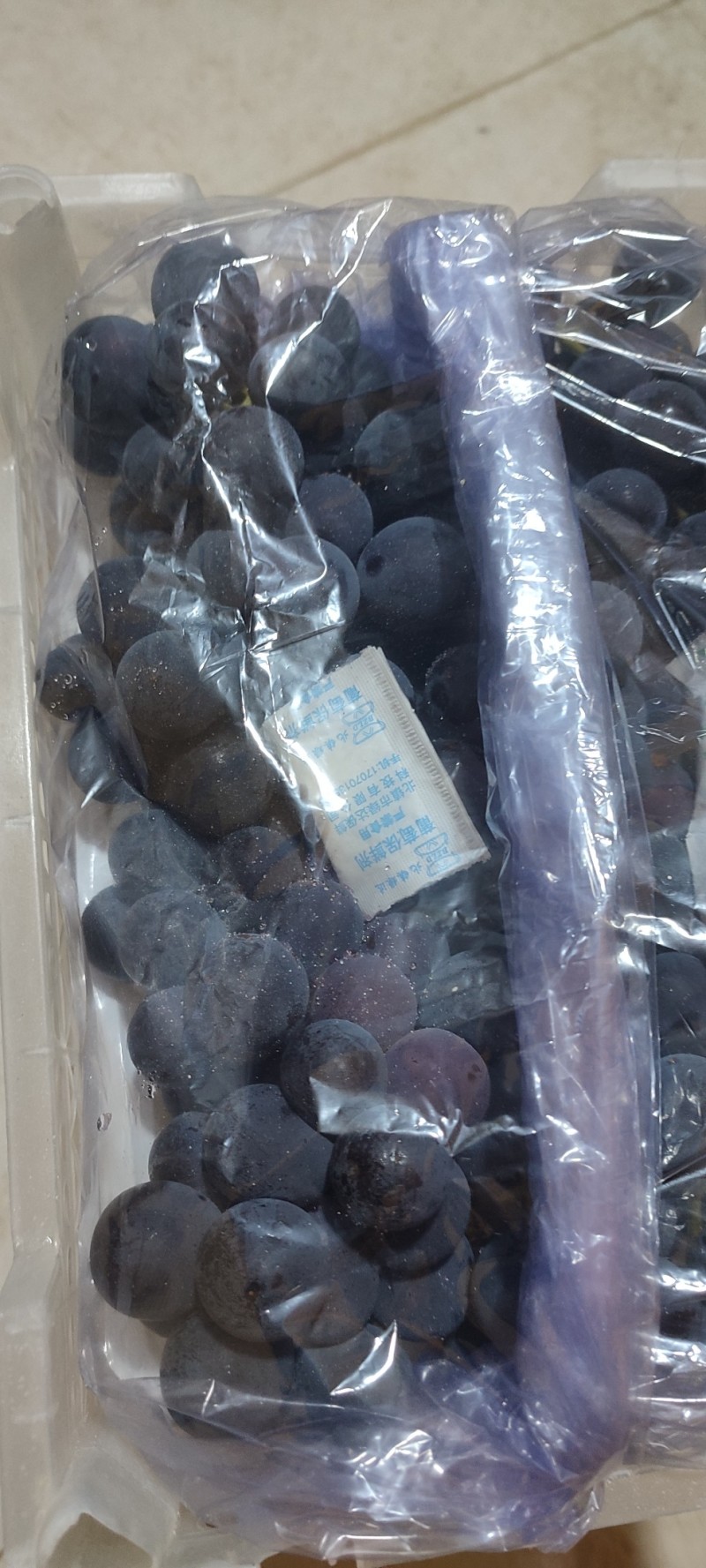 辽宁北镇巨峰自然果葡萄，口感好软梗不掉粒，果肉硬实果汁多