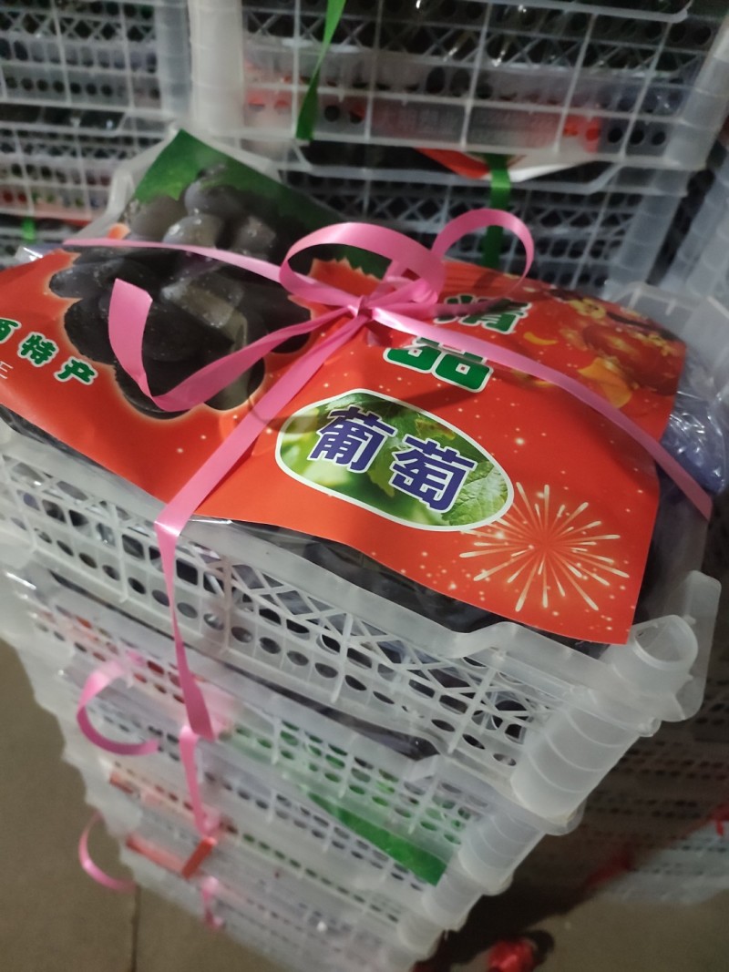 辽宁北镇巨峰自然果葡萄，口感好软梗不掉粒，果肉硬实果汁多