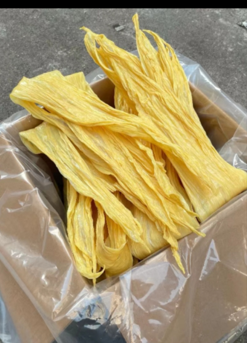 桂平市新鲜手工腐竹，无盐无淀粉，营养丰富，口感滑嫩。
