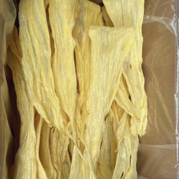 桂平市新鲜手工腐竹，无盐无淀粉，营养丰富，口感滑嫩。