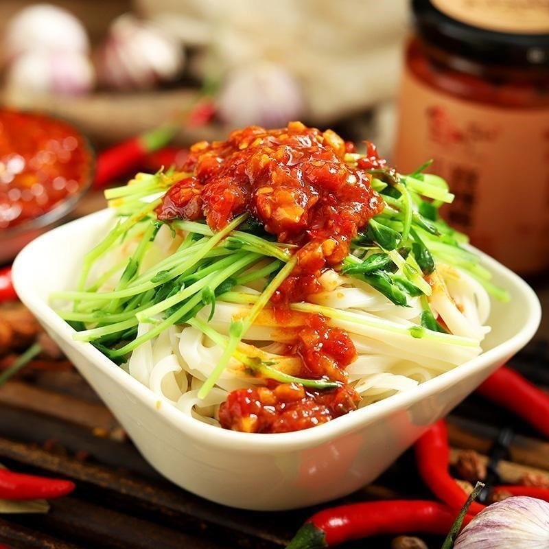 宣城特产自制辣椒酱，香辣可口，调味必备，现货热销，快来尝鲜！