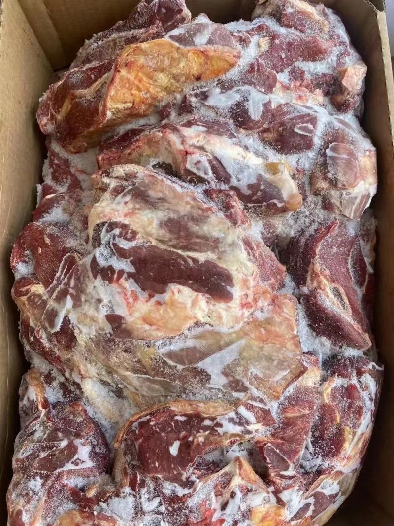 纯干牛肉，货源充足，全国发货，手续齐全，需要的老板联系。