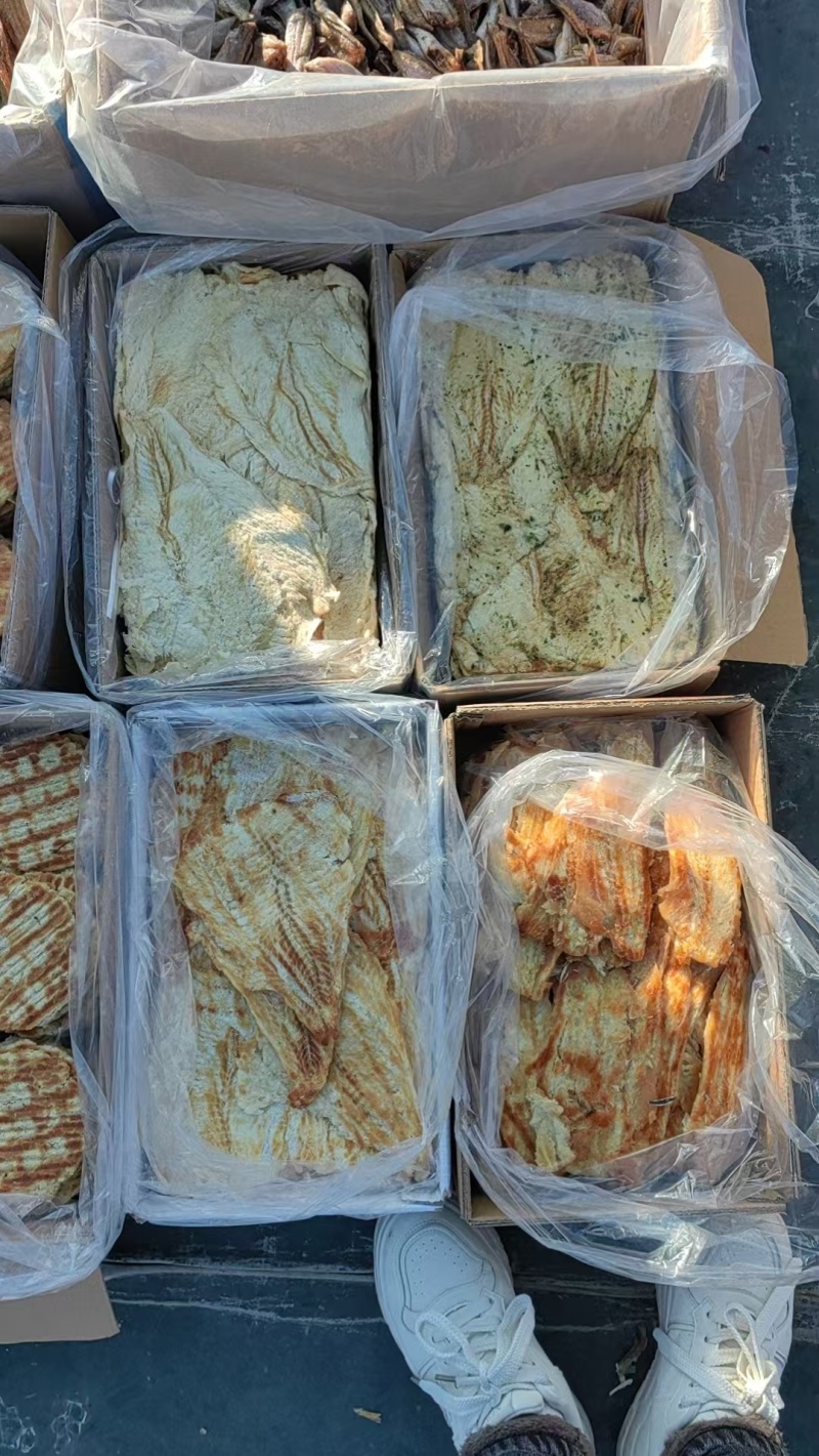 鱿鱼丝，鱿鱼条，鱿鱼片，烤鱼片，黄鱼酥，带鱼酥等各种鱼酥