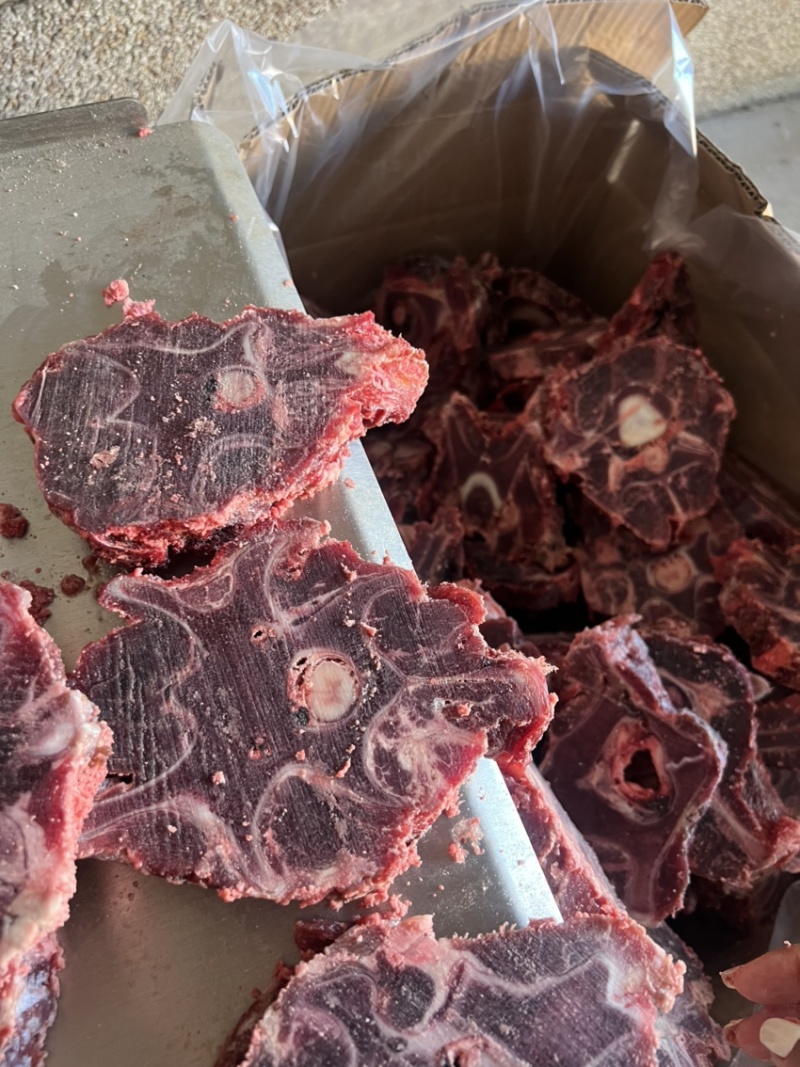 满肉牛脖骨