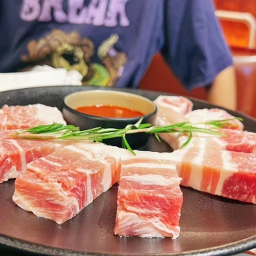 国产黑猪中方五花肉很厚精修度高肥瘦均匀厚切五花**
