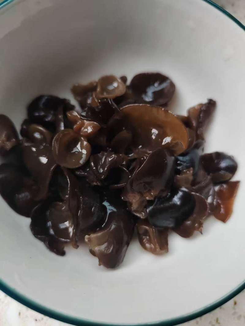 各种木耳齐全，一件都是60斤