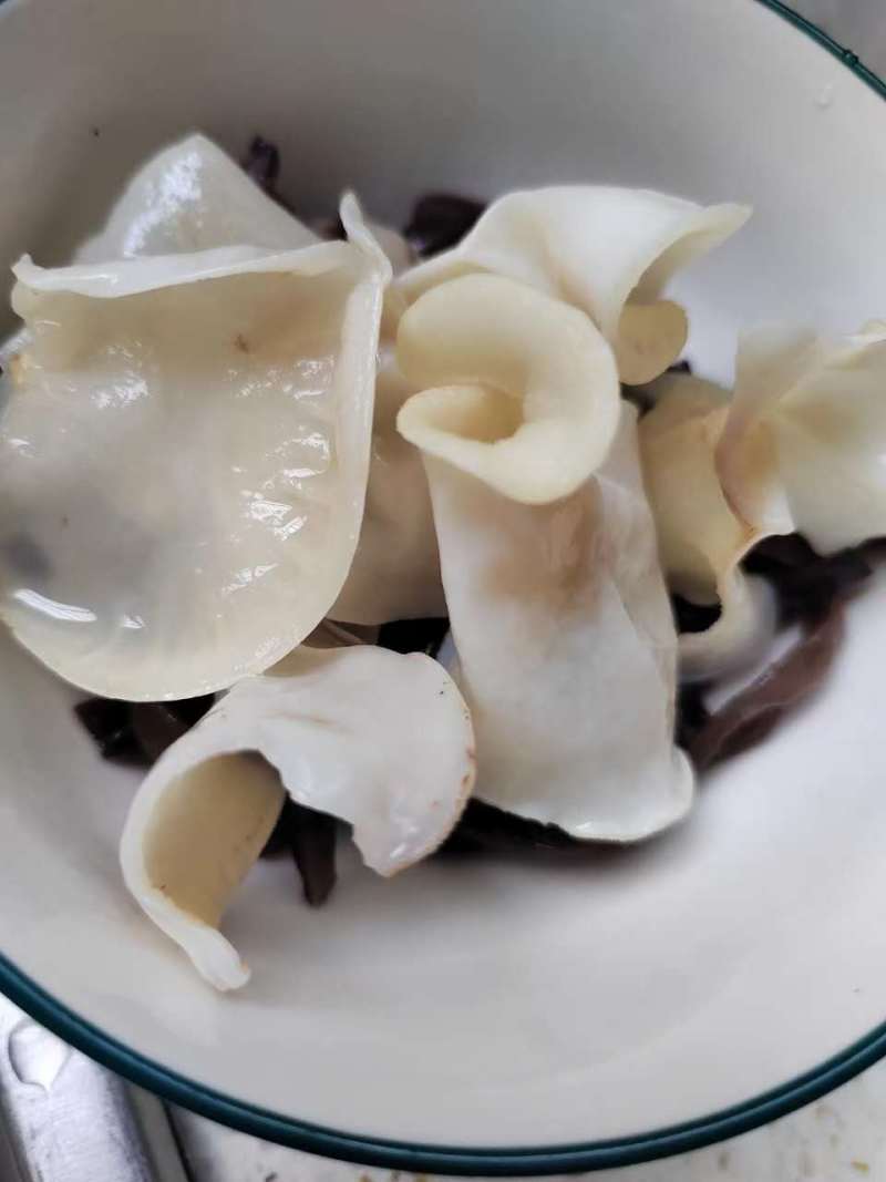 各种木耳齐全，一件都是60斤