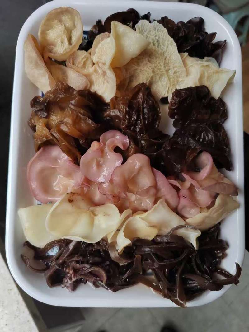各种木耳齐全，一件都是60斤
