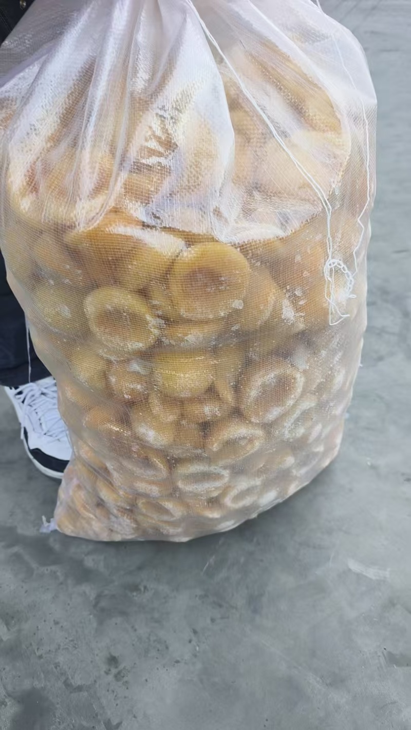 速冻桃瓣山东黄桃瓣黄金冠桃瓣大量现货，大量接单，产地大掉