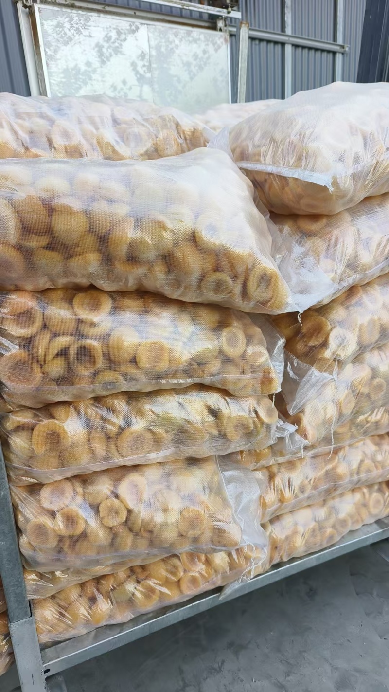 速冻桃瓣山东黄桃瓣黄金冠桃瓣大量现货，大量接单，产地大掉