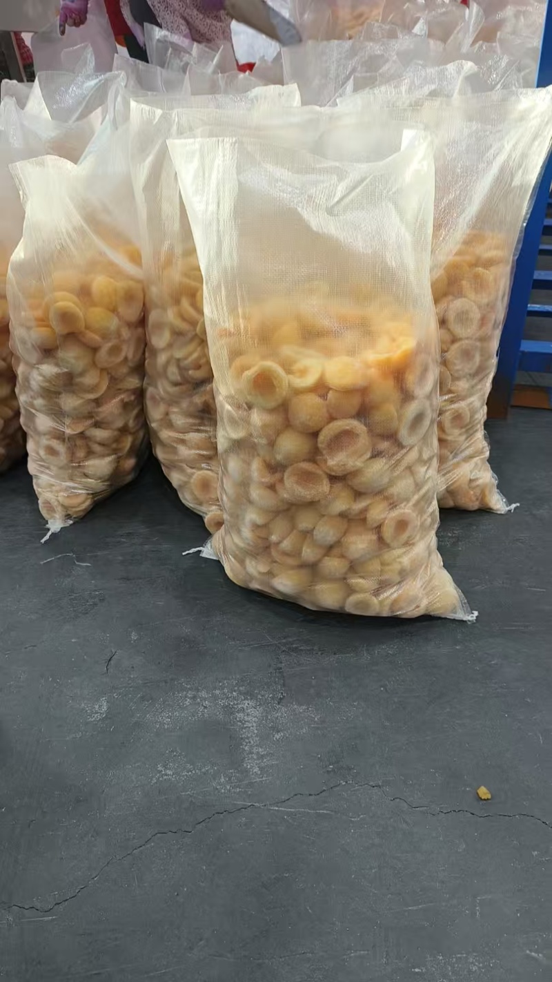 速冻桃瓣山东黄桃瓣黄金冠桃瓣大量现货，大量接单，产地大掉