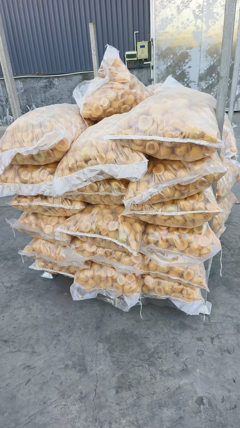 速冻桃瓣山东黄桃瓣黄金冠桃瓣大量现货，大量接单，产地大掉