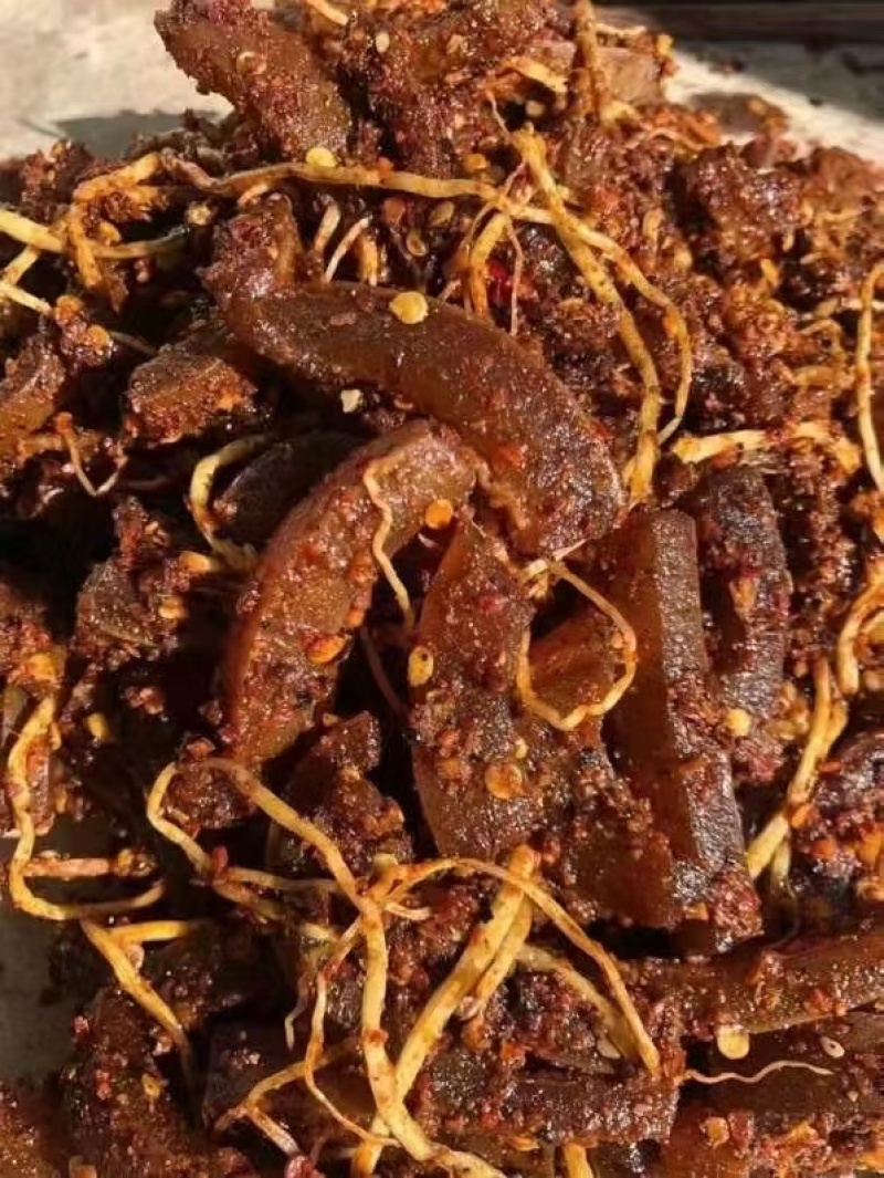 佤味序列（牛皮、鸡脚），麻辣味十足。