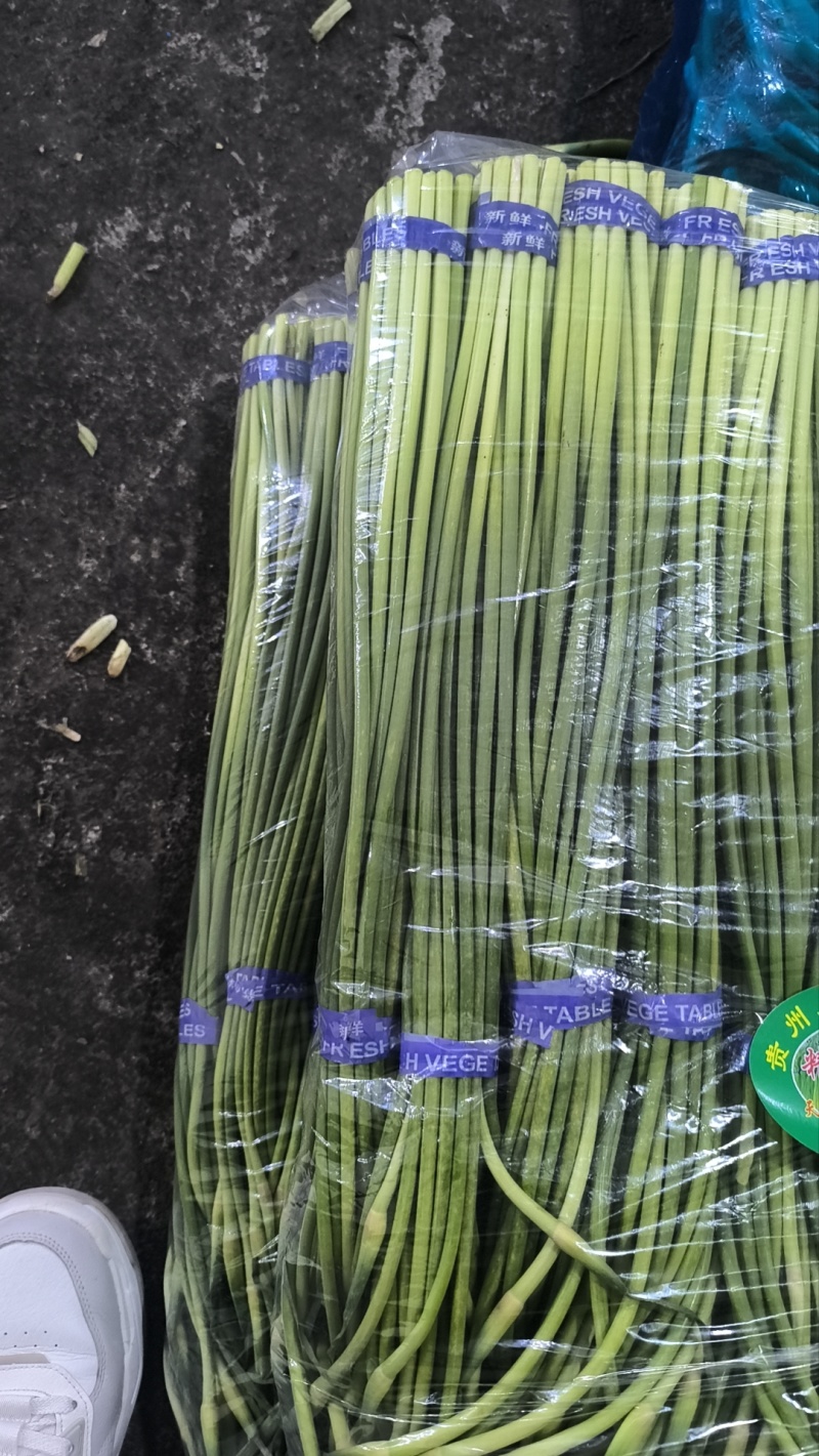红帽蒜薹产地直发货源充足，常年有货，价格便宜