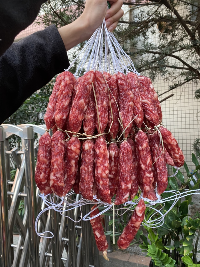 天然生嗮土猪皇腊肠广式腊肠香肠腊味酒店咸甜适中回头率高