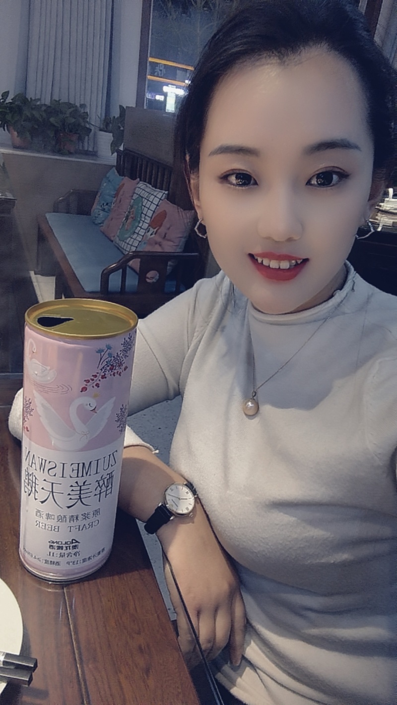 天鹅啤酒十升装。全麦发酵啤酒，麦香浓郁。全国招商