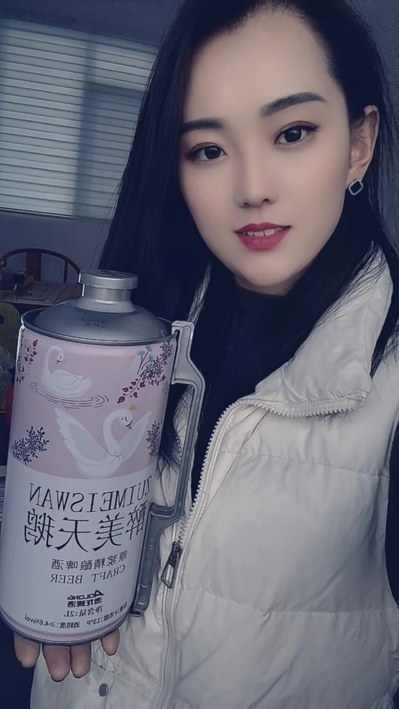 天鹅啤酒十升装。全麦发酵啤酒，麦香浓郁。全国招商