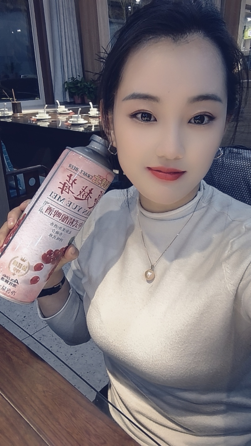 天鹅啤酒十升装。全麦发酵啤酒，麦香浓郁。全国招商