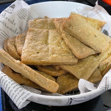 油炸豆腐现炸现卖，厂家直发量大优惠，欢迎老板咨询