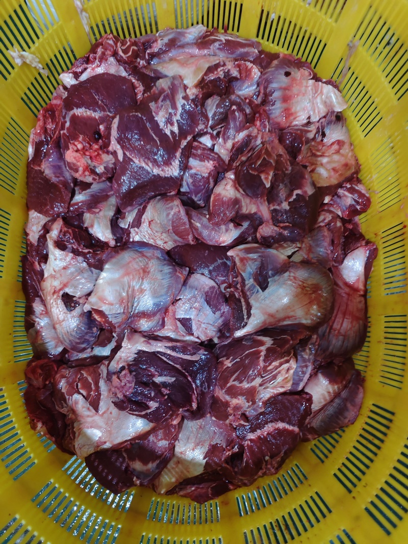 【牛小脸肉】冻牛头缓化剔下来的二次加工产品，一块半斤左右
