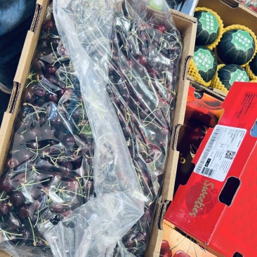 云南昆明金马正昌果品批发市场车厘子一件也是批发价