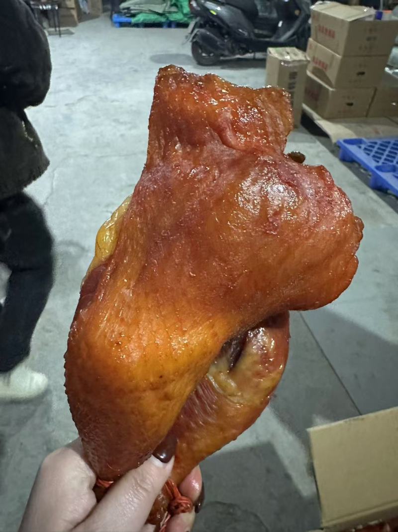 烟熏鸡腿，大鸡腿，小鸡腿都有货