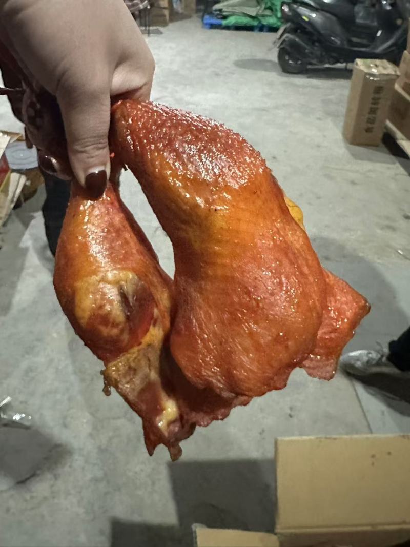 烟熏鸡腿，大鸡腿，小鸡腿都有货