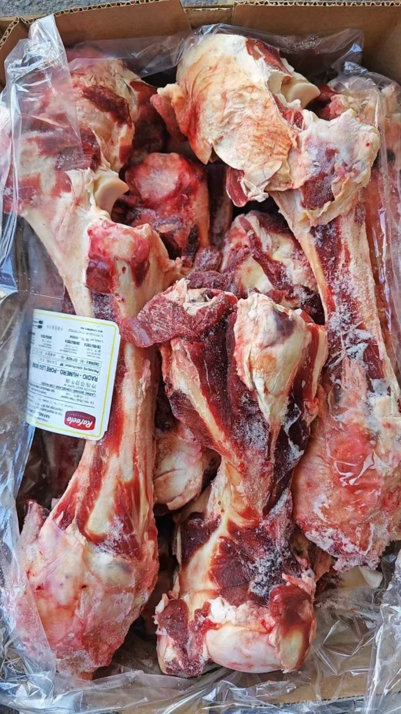带肉牛棒骨