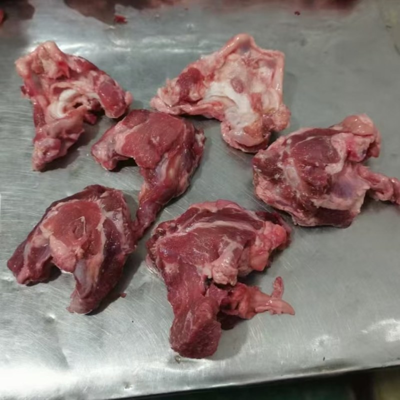 品名：肥猪舌根肉规格：10公斤/箱干货