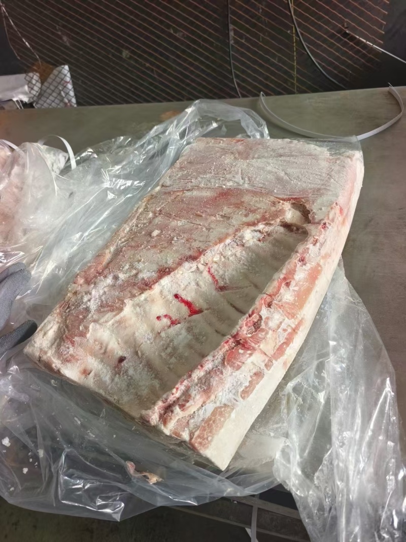 腊肉灌肠老板看过来。正一九。带肋中方，4号肉价格美丽