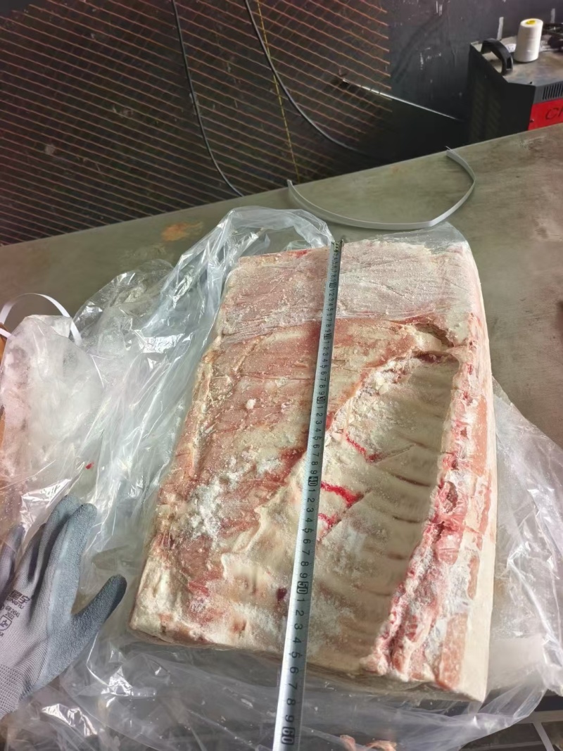 腊肉灌肠老板看过来。正一九。带肋中方，4号肉价格美丽