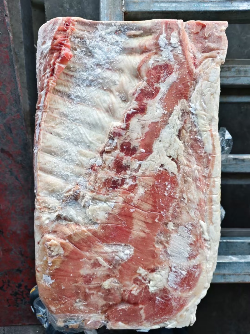 腊肉灌肠老板看过来。正一九。带肋中方，4号肉价格美丽