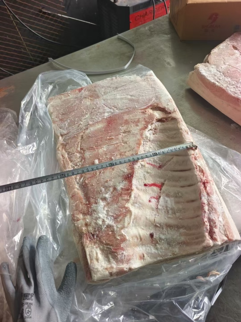 腊肉灌肠老板看过来。正一九。带肋中方，4号肉价格美丽